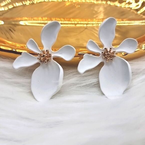 EYE CANDY tropical flower earrings - Picture 1 of 10